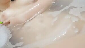 Pleasing myself on the bathtub, Do you wanna join?