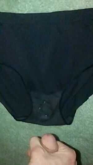 Giving my gf’s panties a nice glaze