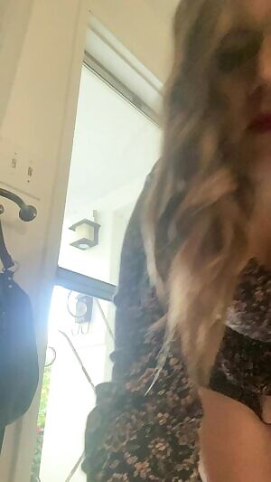 Let’s play hangman! _ n_e_ _d__k 😏