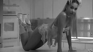 Ariana Grande slow and steady