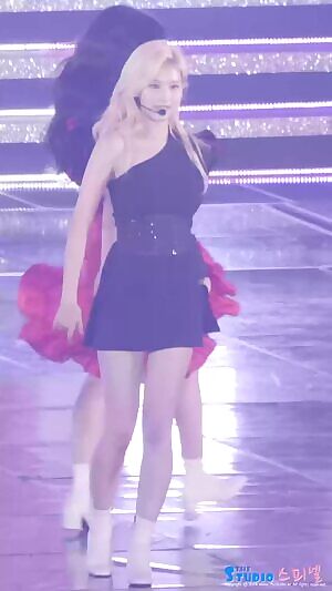 Twice - Sana, the blonde fox!