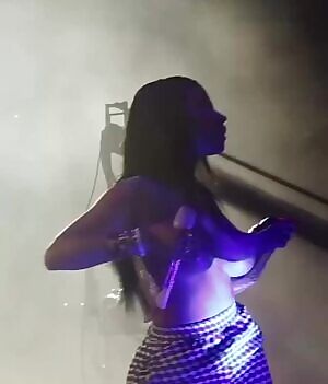 Nicki Minaj - Flash