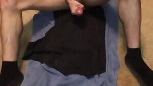 Kinda hard to see but I cum a lot. PMs and chats welcome