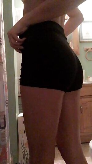 Happy Friday! Here’s a lil GIFt or you 🙈