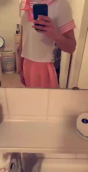 A little peak, soo naughty >:)