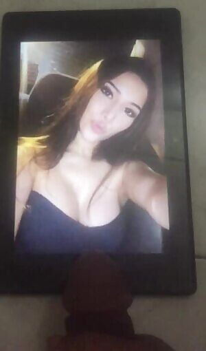 Thick load for this hottie.