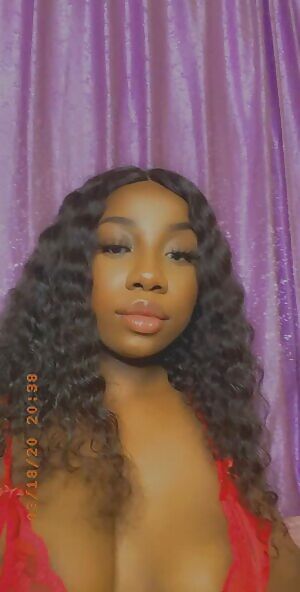 Self isolation never looked this good💋 kik: goddessxchloex