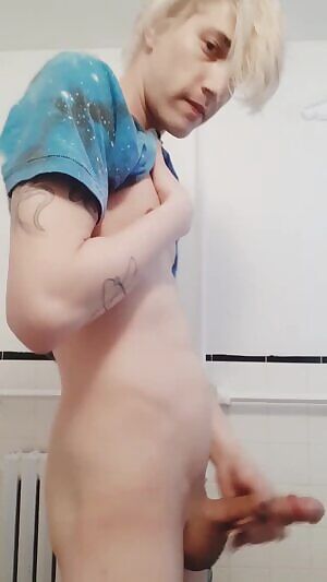 Im so horny right now :3