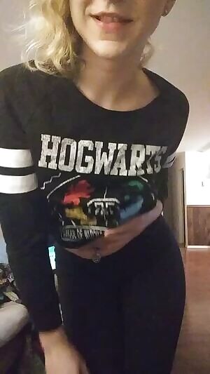 I can be nice but tonight Im feeling extra naughty ❄️ And treat yourself to a package this christmas!