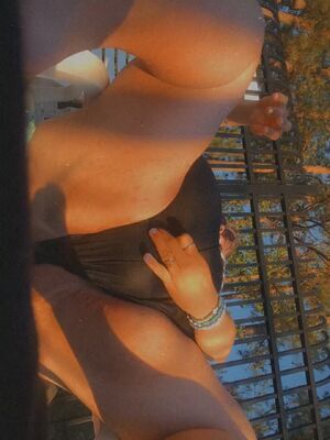 Hairy Girls BBW Fat Pussy Pool