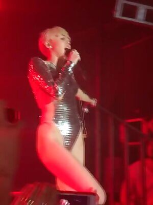 Miley Cyrus letting fans touch her pussy