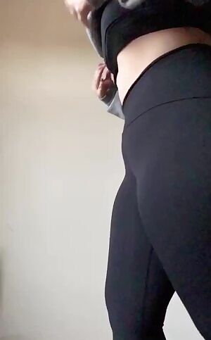 All that working out & still phat. 🍑🏃🏻‍♀️ {F/20}