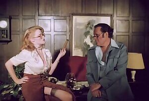 Lisa De Leeuw groped in Ballgame