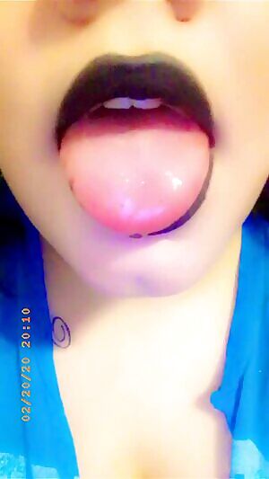 I need a cock in my mouth 😛