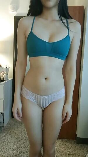 A lot of you wanted me to post a gif for my Cake Day 🍰, so I had to give the people what they wanted! :D Enjoy my small jiggly titties/booty! 💜