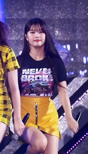 Momoland - Bouncy Ahin