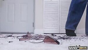 Big Ass Realtor Fucked by Tenant