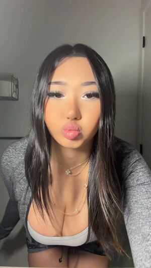 Young MILFs 19honeysuckle Asian Asianhotwife Busty