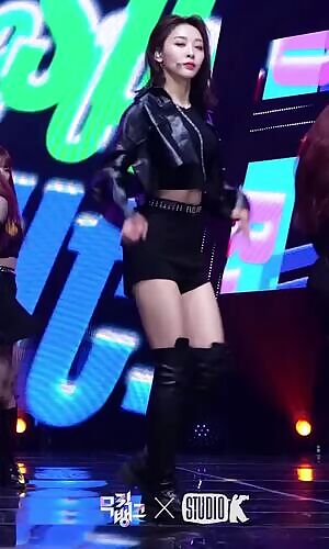 LOONA - Yves
