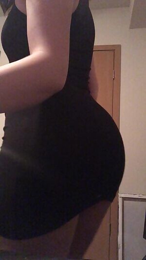 Would you like to see what I’m wearing out to meet my friends? Rather, what I’m not wearing ;)