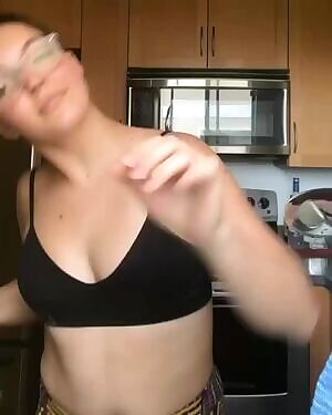 Camren Bicondova loves to shake her perfect ass