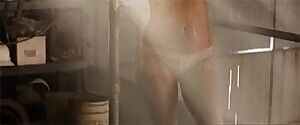 Jennifer Aniston is a hot MILF