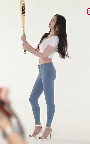 Apink Naeun - Tight Jeans