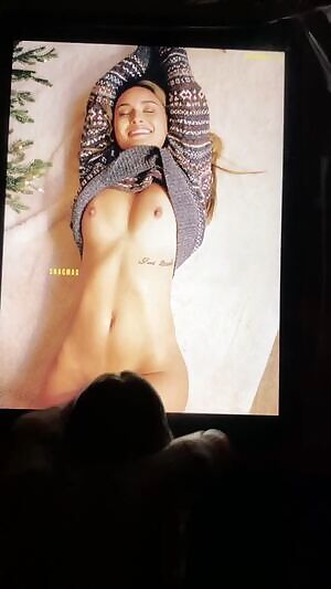 Julia Rose looks like she’s enjoy tributes