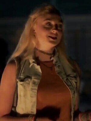 Sophie Turner trying to get all the guys attention for a gangbang