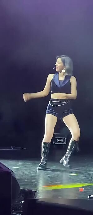 ITZY - Ryujin and Chaeryeong