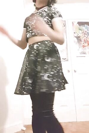 I finally got a skirt that matches my fav top