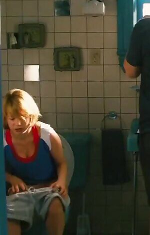 Michelle Williams sharing a bathroom with roommate and revealing plots in Take this Waltz