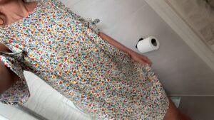Girls Peeing/Pissing💦 Amateur Brunette Pee Peeing