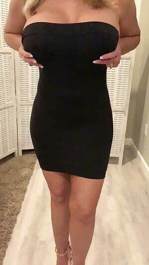 Yes I’m real. Yes, I’m 50. Yes, I take requests.... 💋🖤💋 trying to keep up with my DM’s. Be patient 🥰