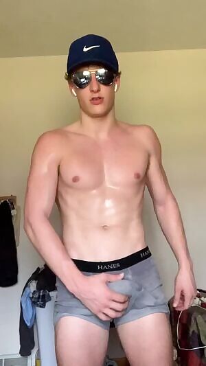 Sweaty after a home workout 🍆😎💦