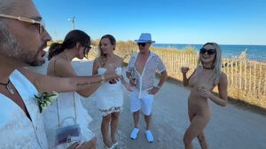 Public Flashing Amateur Exhibitionism Exhibitionist r/CaughtPublic