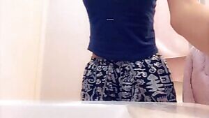 She tiny but she packin