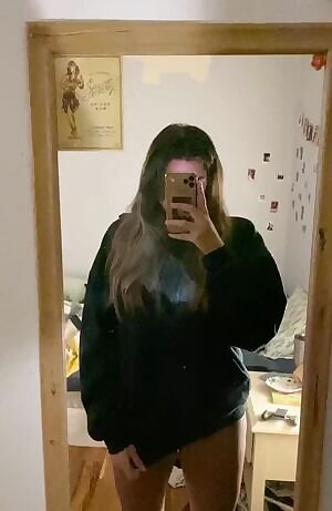 All i do is play animal crossing and take nudes 😚