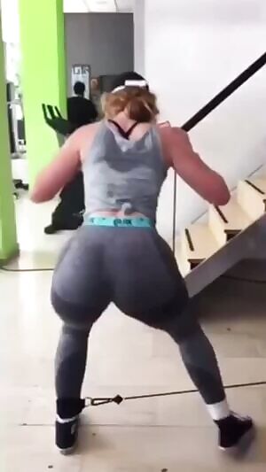 Check our this tall redhead college PAWG🍑