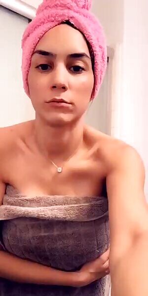 Tia Cyrus