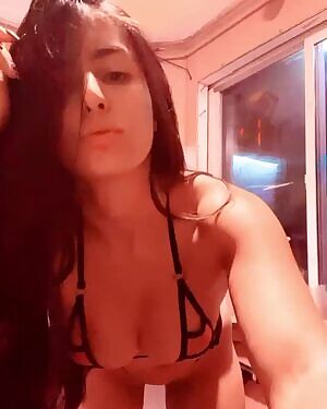 Baristabrazilian is new to the business and wants to show us her skills.