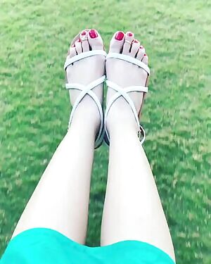 Who wants to join me on the swings? 😄