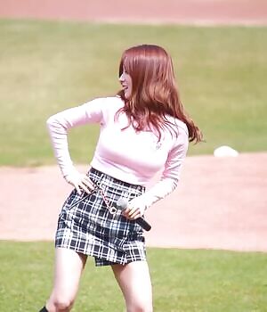 Apink - Bomi Looking Huge