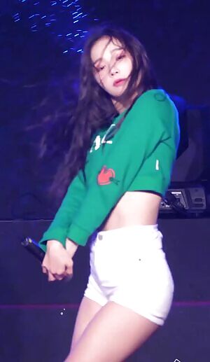 MOMOLAND - YeonWoo Tight White Shorts Sexy