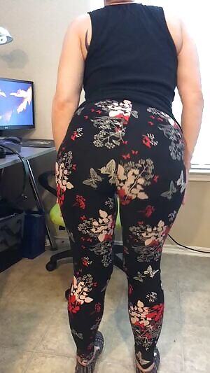 orgive my dorky ass for being so bad xD I'm trying to get better at twerking. Practice makes perfect, right?