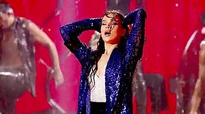 Hailee Steinfeld as Michael Jackson is confusingly hot