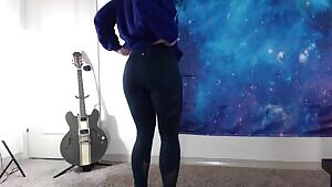 “Hey, Alice, what’s your leg day routine?” Me: