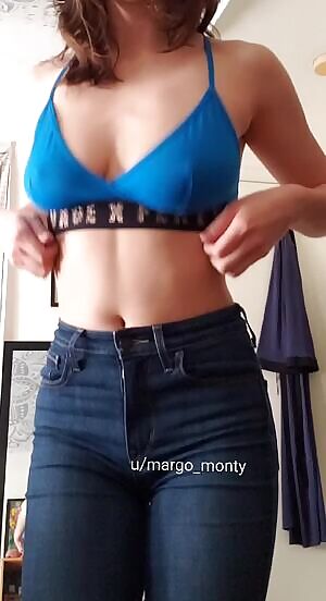 Freeing my boobies 💙