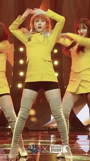 Everglow - Mia's Jiggly Thighs