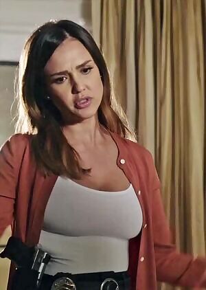 Jessica Alba in LA's Finest